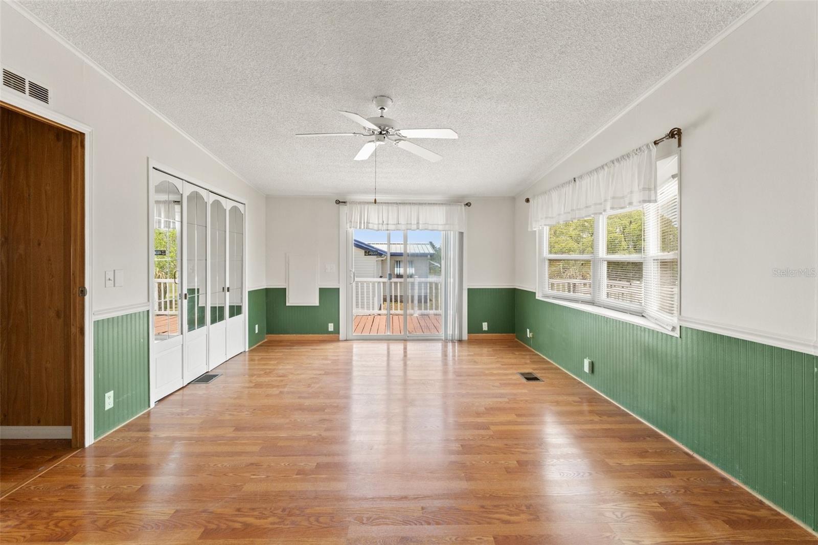 Image 11 of 40 For 14823 Rialto Avenue