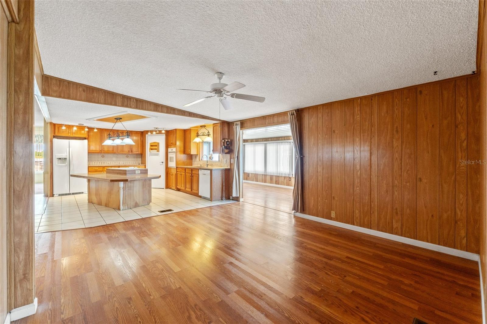 Image 16 of 40 For 14823 Rialto Avenue