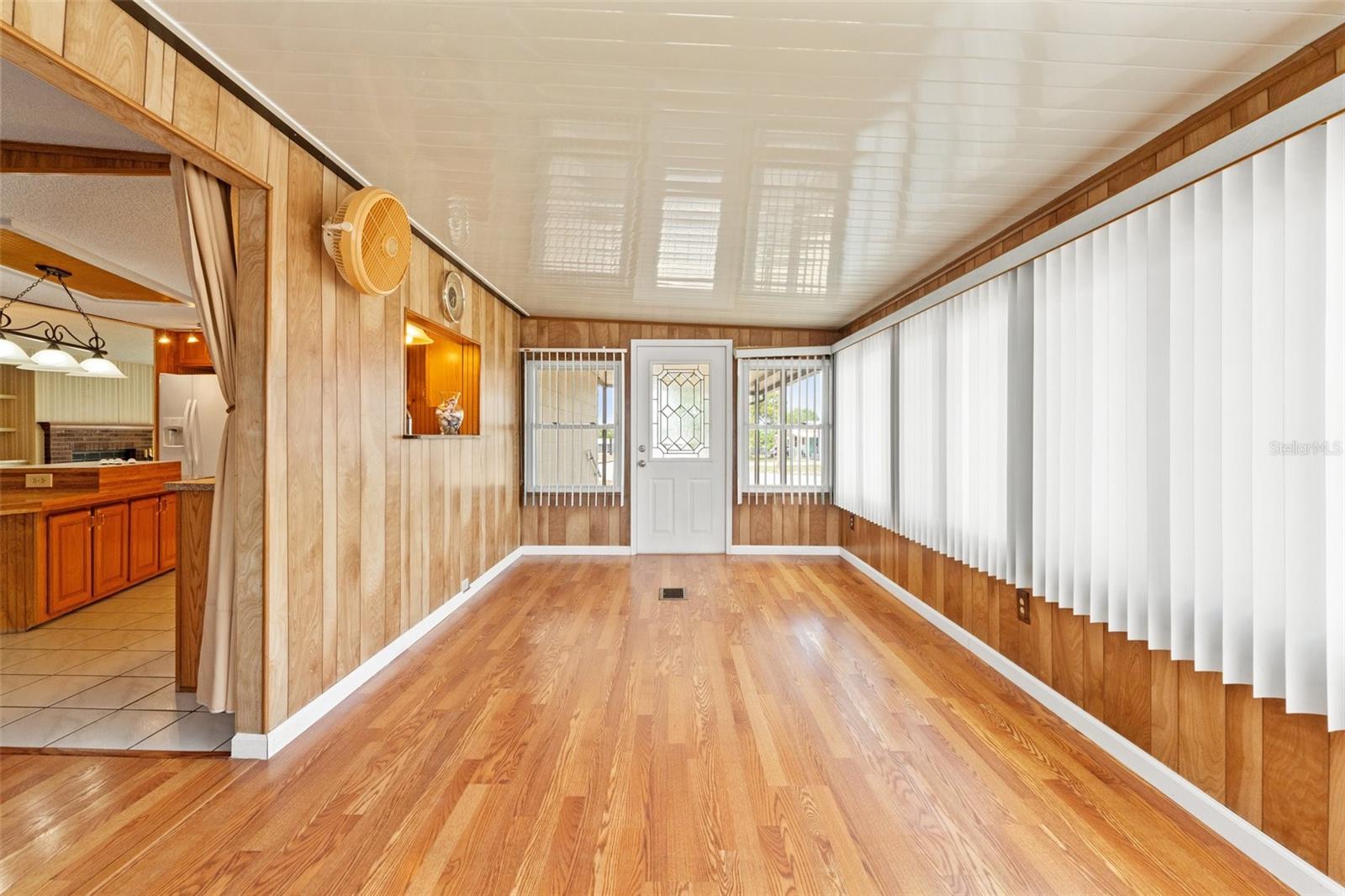 Image 19 of 40 For 14823 Rialto Avenue
