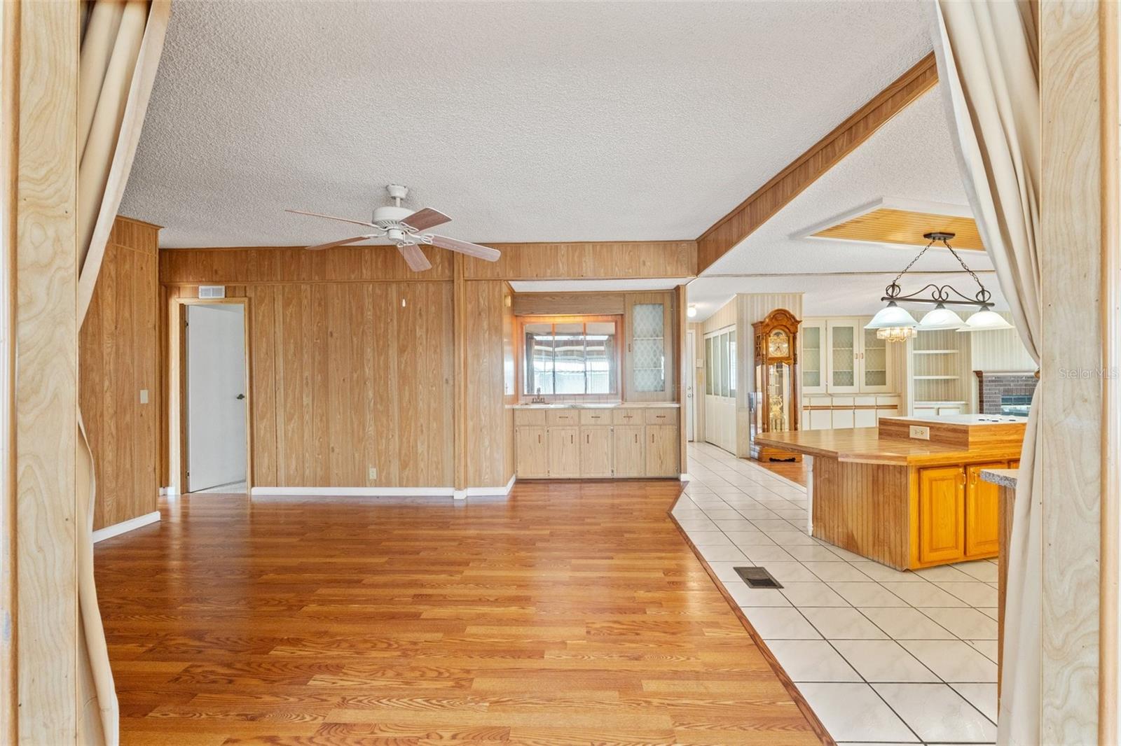 Image 21 of 40 For 14823 Rialto Avenue