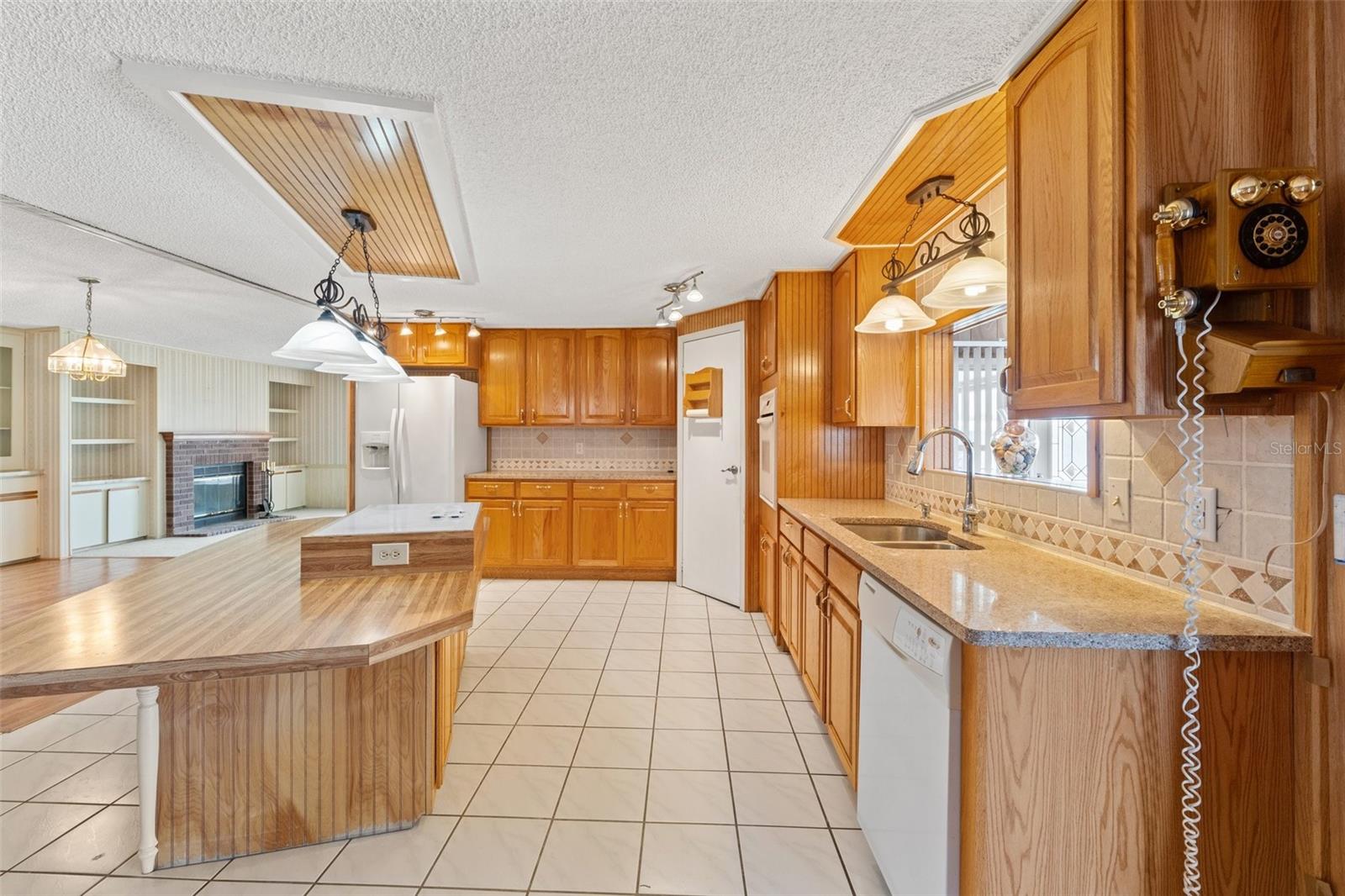 Image 22 of 40 For 14823 Rialto Avenue