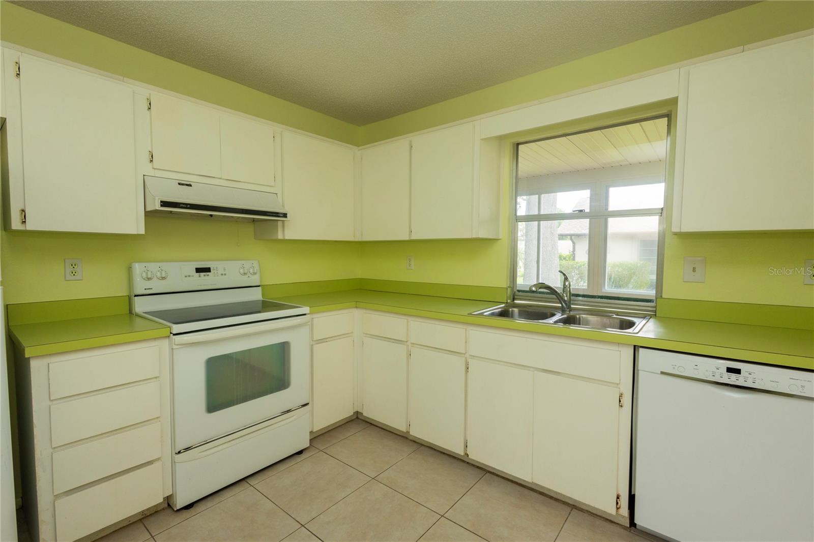Image 14 of 41 For 8121 Casuarina Drive
