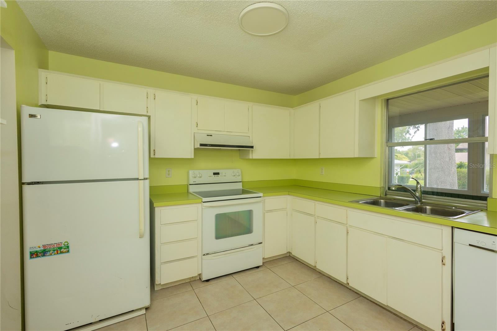 Image 16 of 41 For 8121 Casuarina Drive