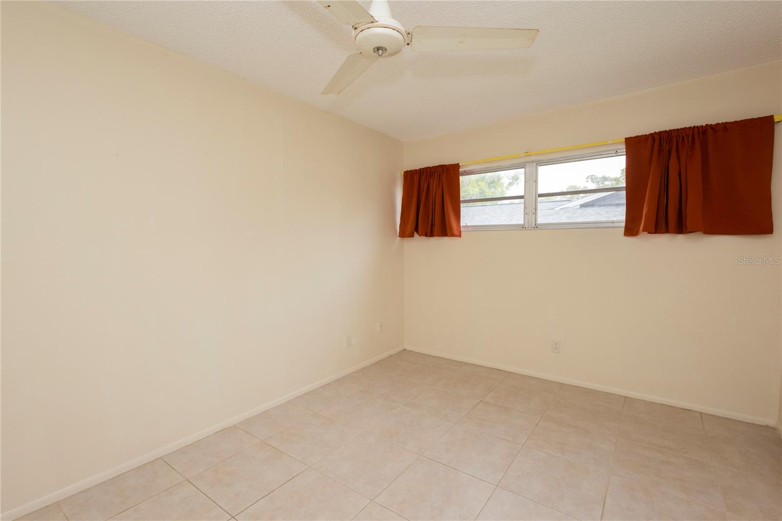 Image 17 of 41 For 8121 Casuarina Drive