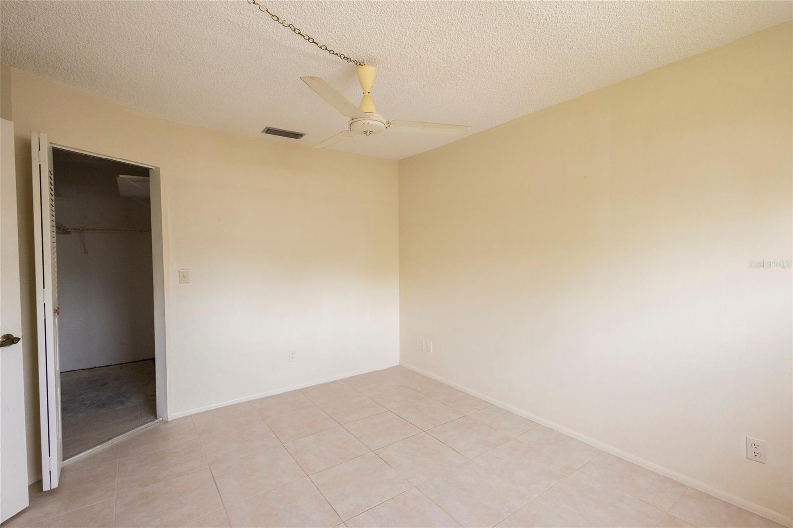 Image 18 of 41 For 8121 Casuarina Drive