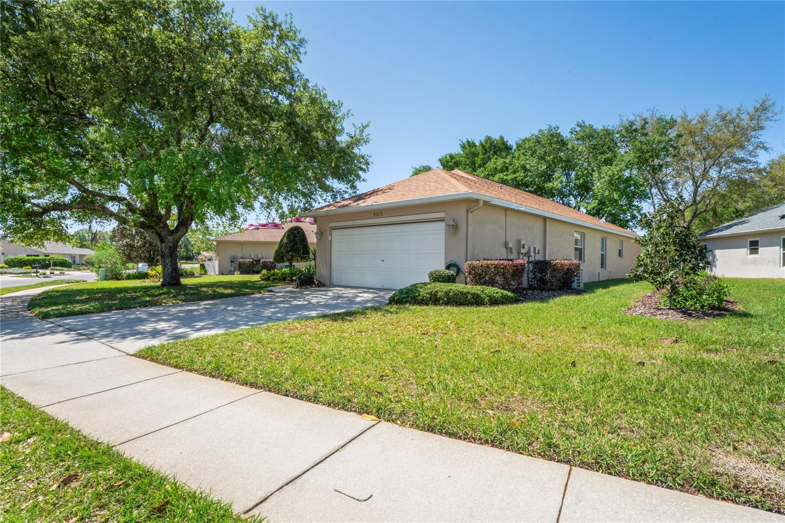 Listing photo id 41 for 303 Rochester Street