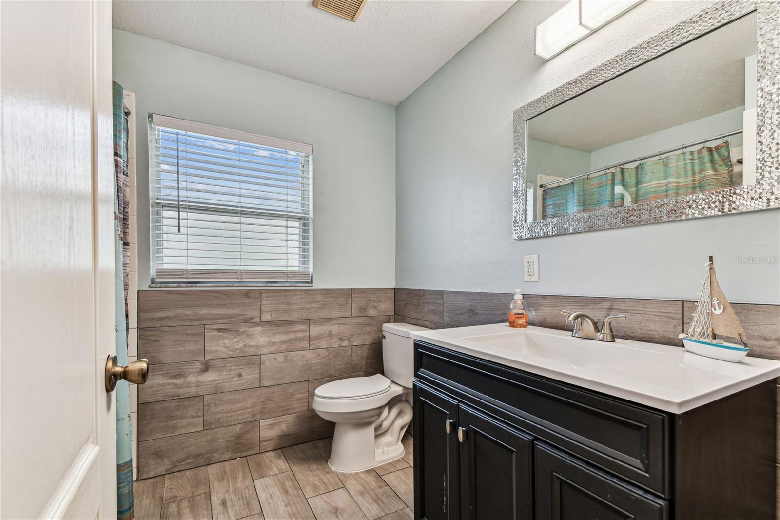 Image 21 of 31 For 22129 Yachtclub Terrace