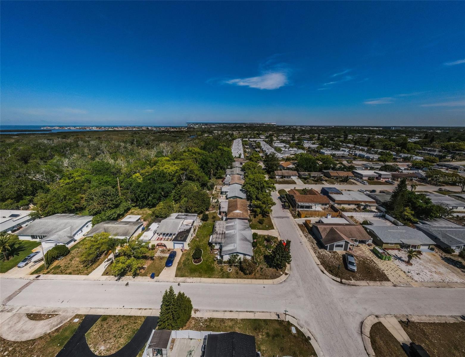 Listing photo id 8 for 4107 Glissade Drive