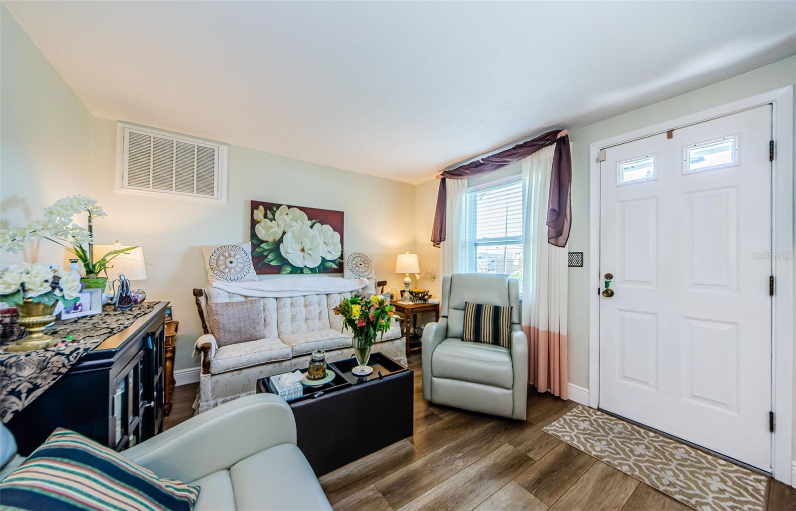 Listing photo id 13 for 4107 Glissade Drive