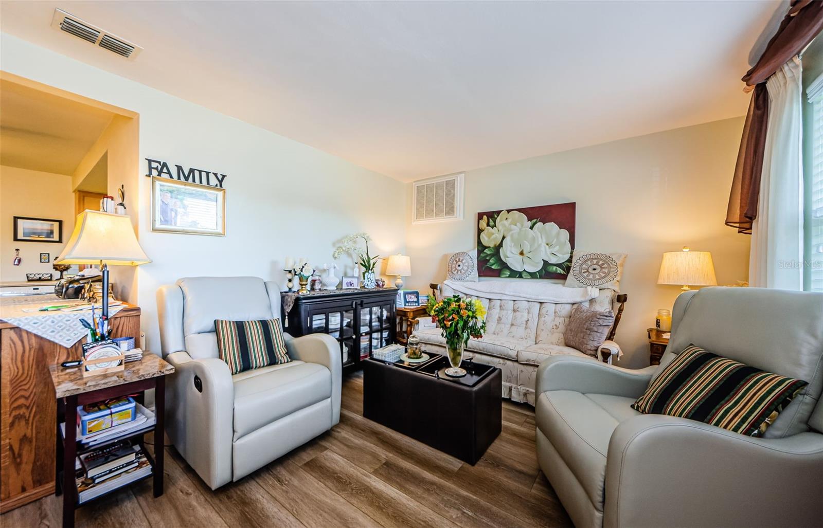 Listing photo id 14 for 4107 Glissade Drive