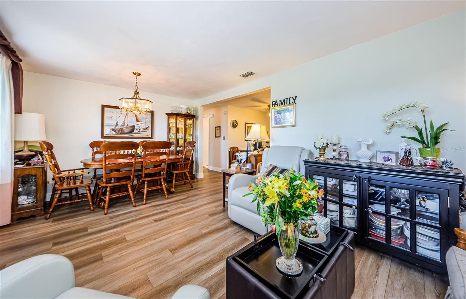 Listing photo id 16 for 4107 Glissade Drive