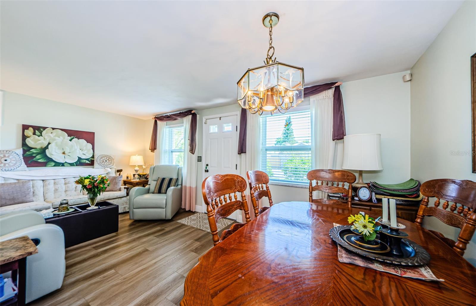 Listing photo id 17 for 4107 Glissade Drive