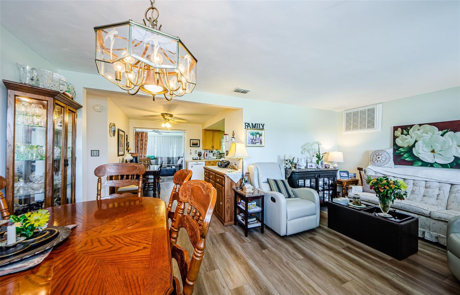 Listing photo id 19 for 4107 Glissade Drive