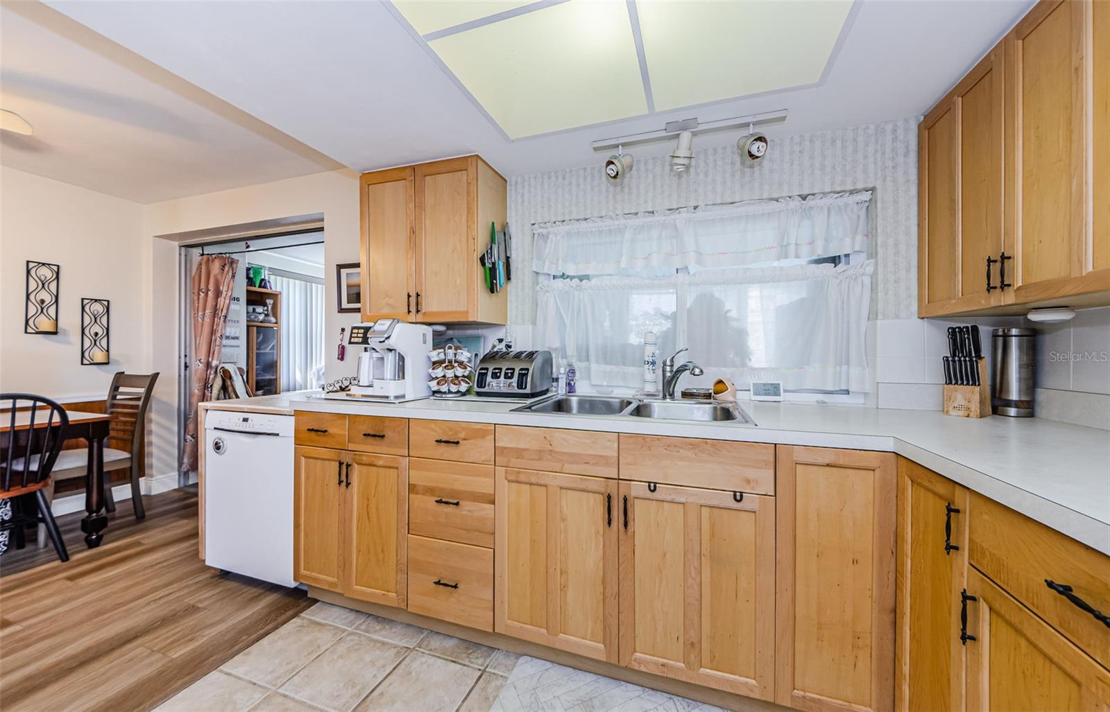 Listing photo id 21 for 4107 Glissade Drive