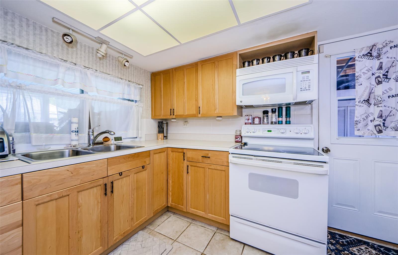 Listing photo id 22 for 4107 Glissade Drive