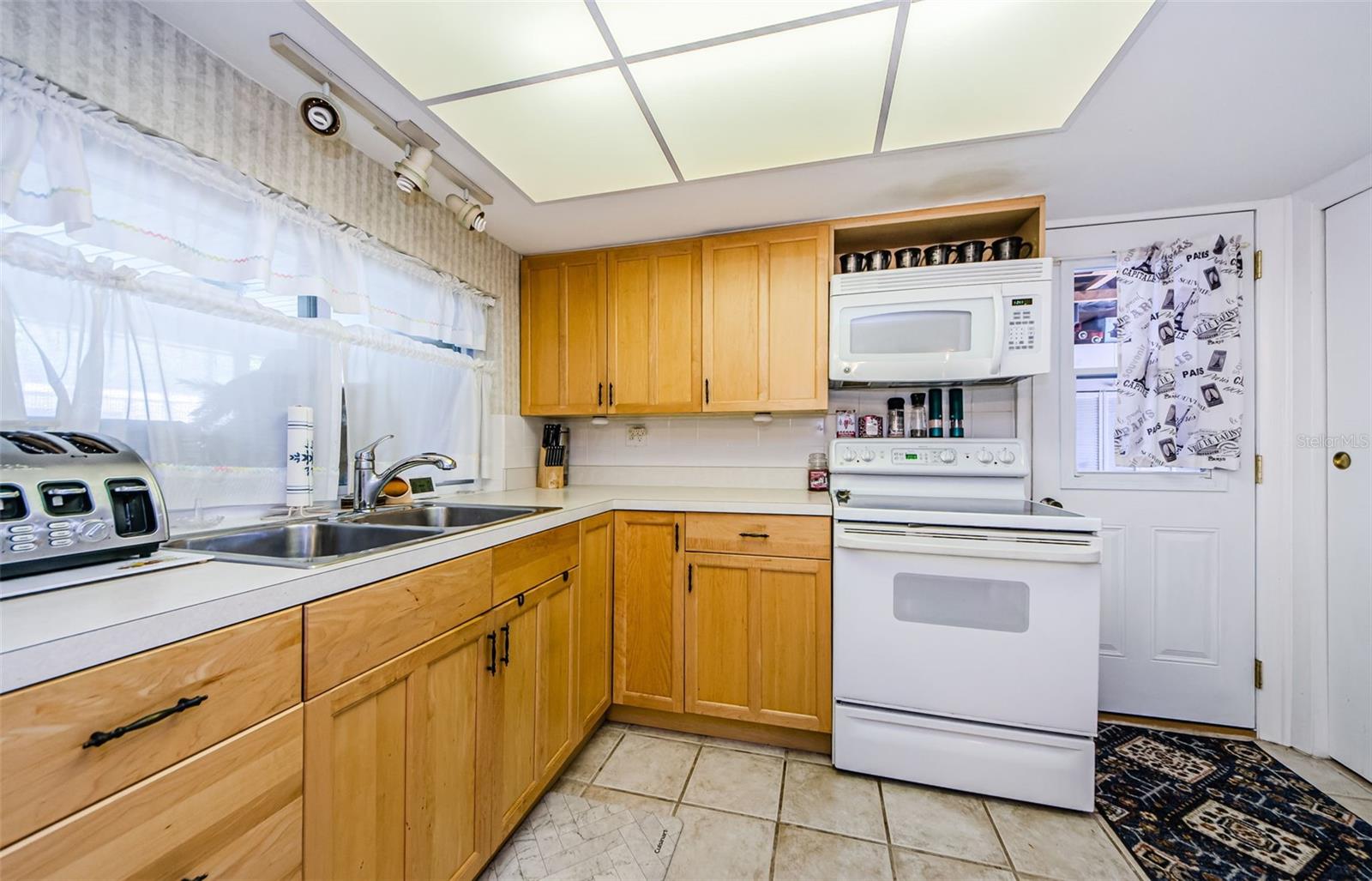 Listing photo id 25 for 4107 Glissade Drive