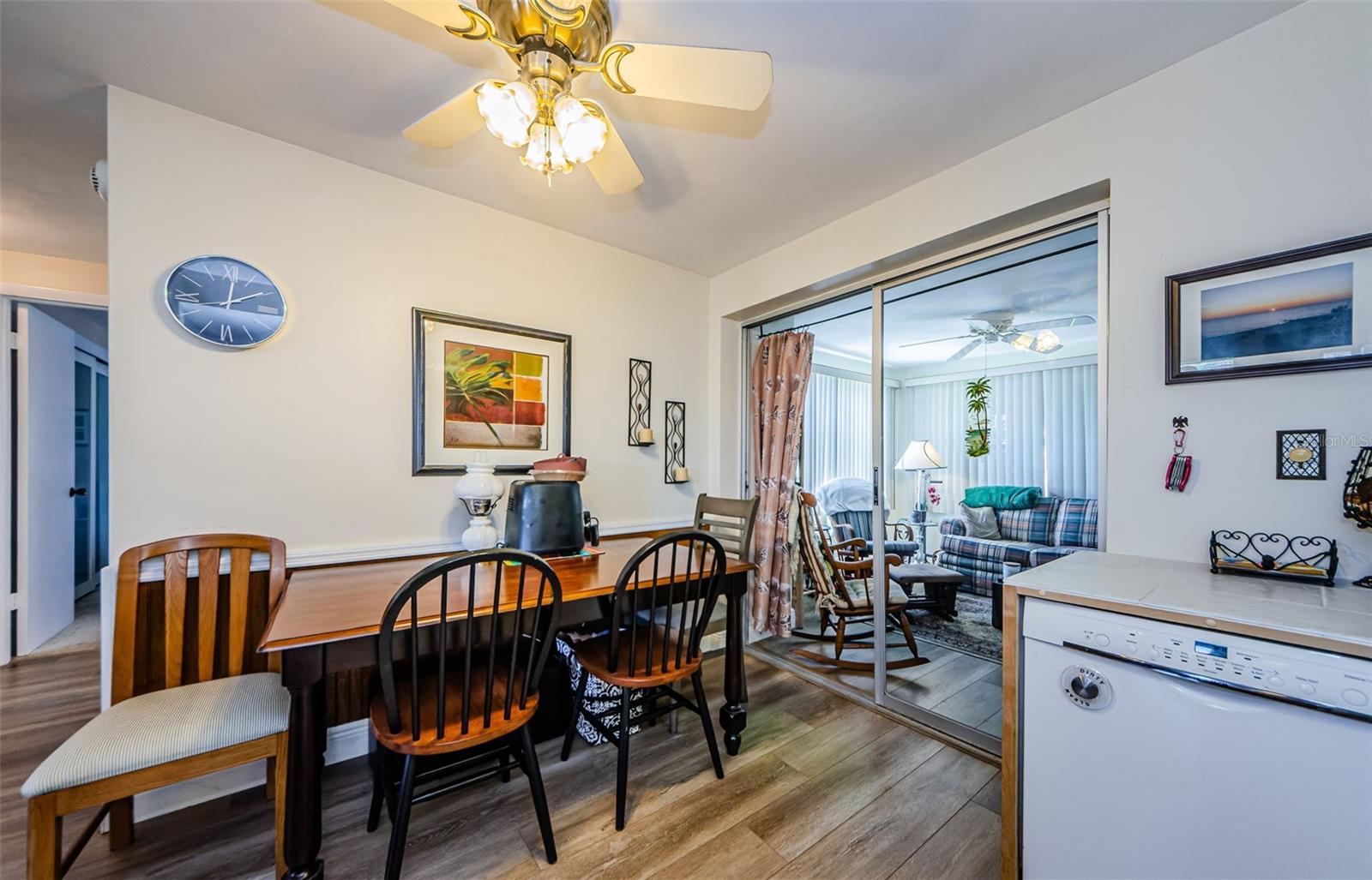 Listing photo id 27 for 4107 Glissade Drive