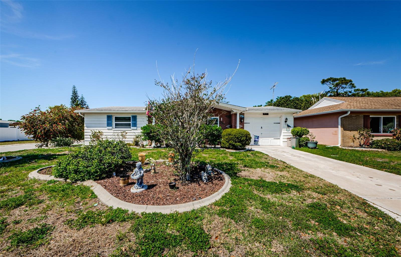 Listing photo id 1 for 4107 Glissade Drive