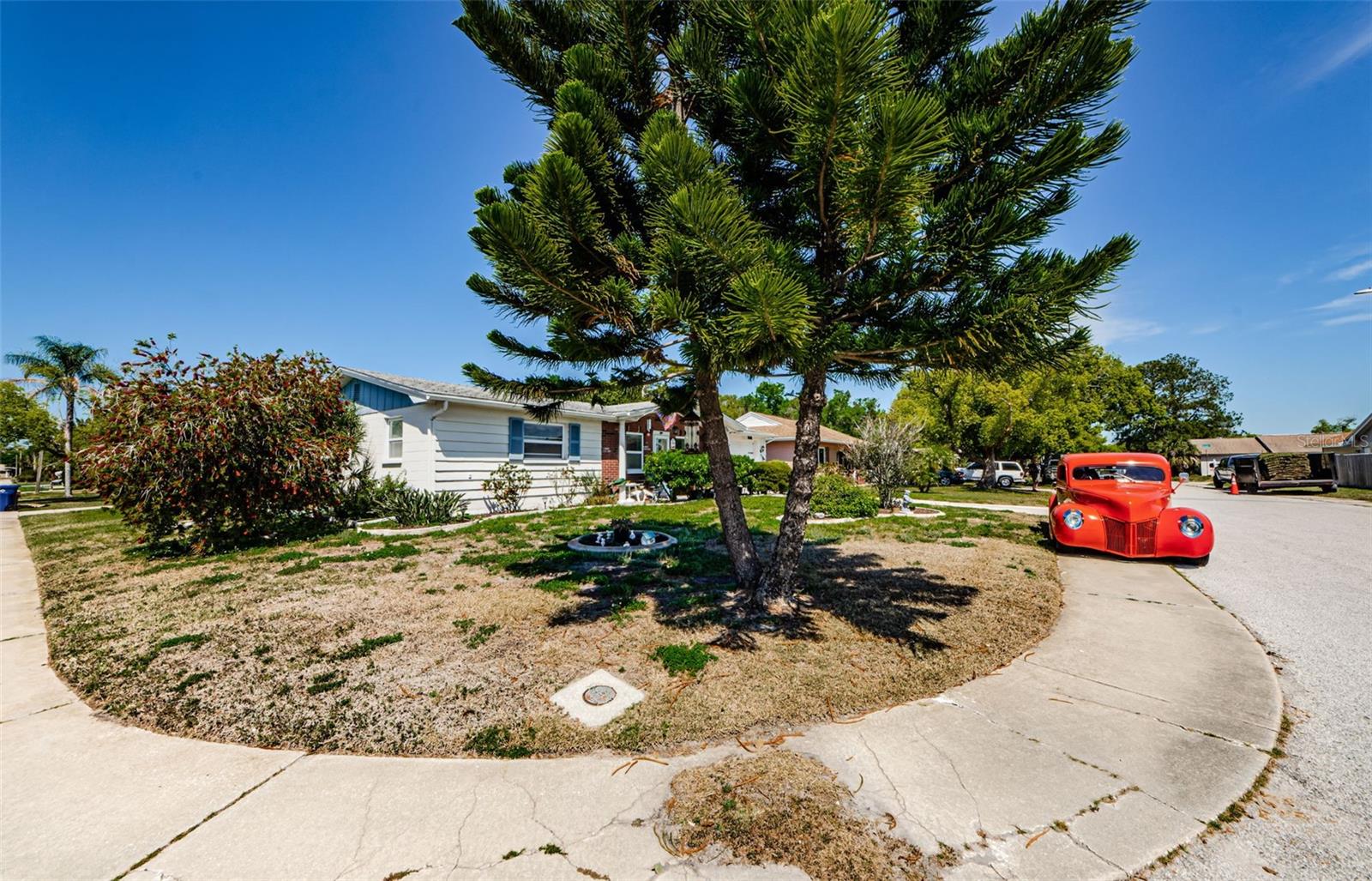 Listing photo id 5 for 4107 Glissade Drive
