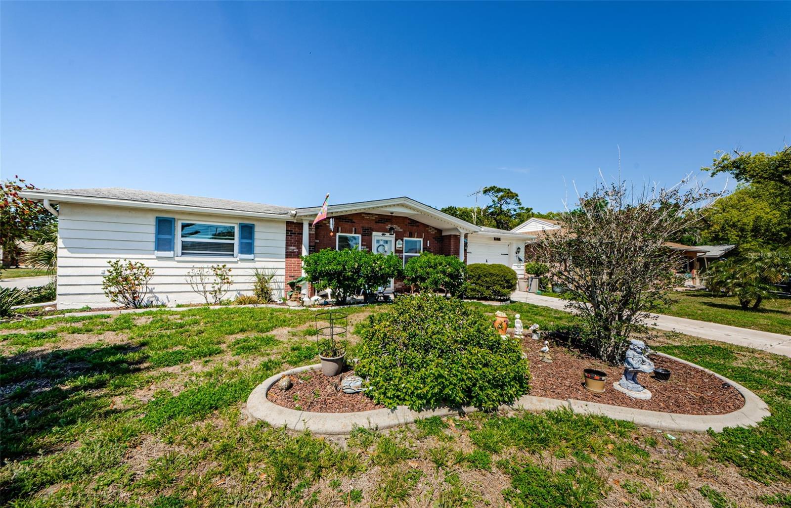 Listing photo id 7 for 4107 Glissade Drive