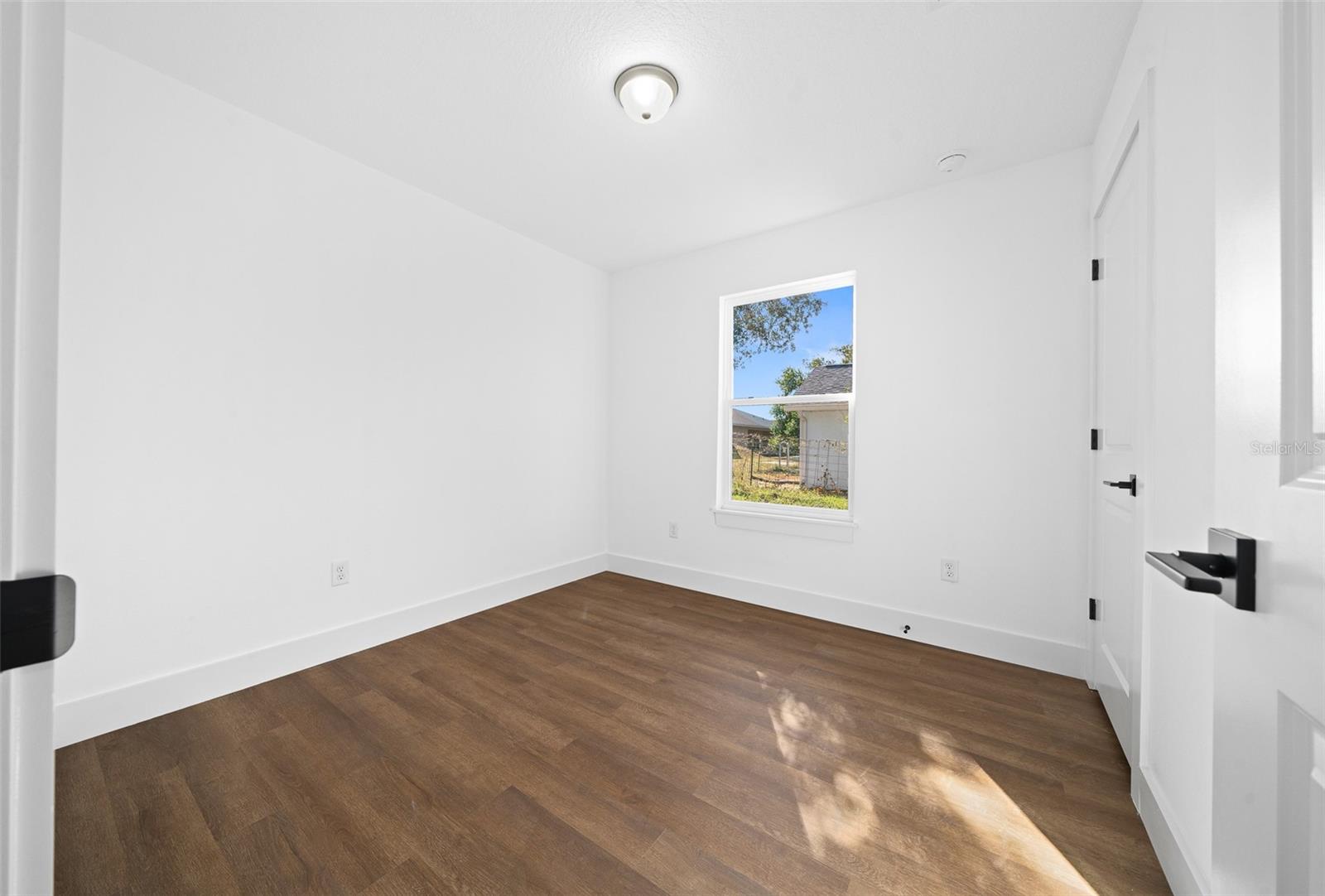 Image 16 of 24 For 3592 Arrowhead Avenue