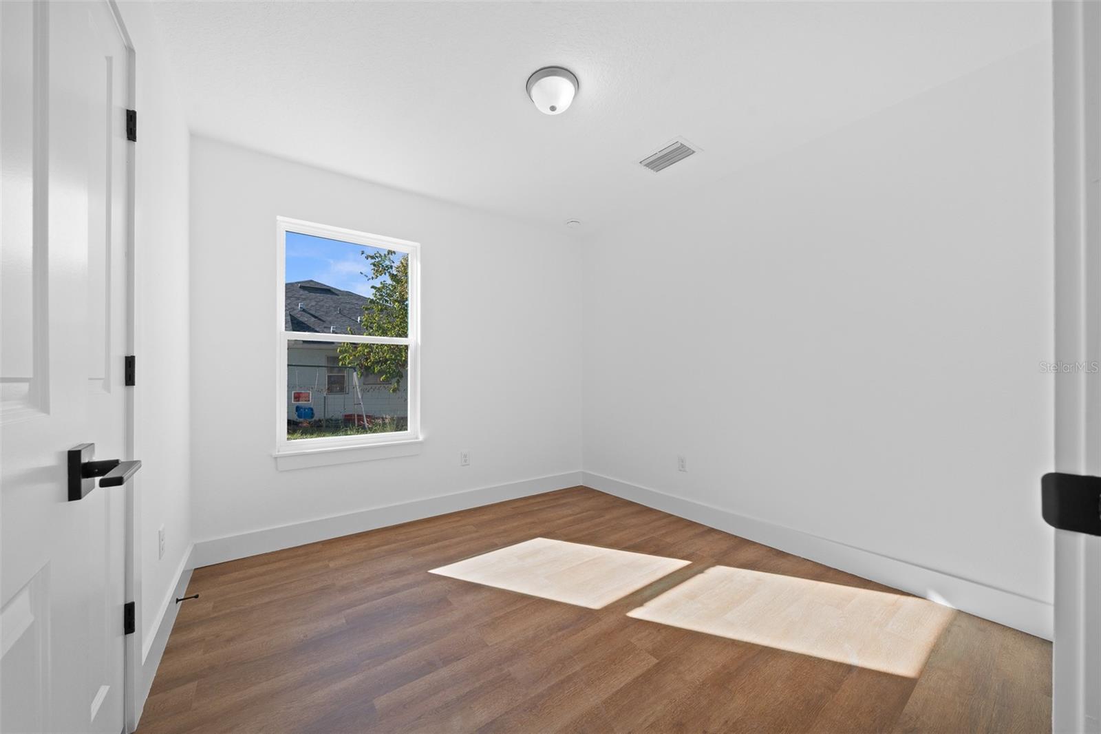 Image 21 of 24 For 3592 Arrowhead Avenue