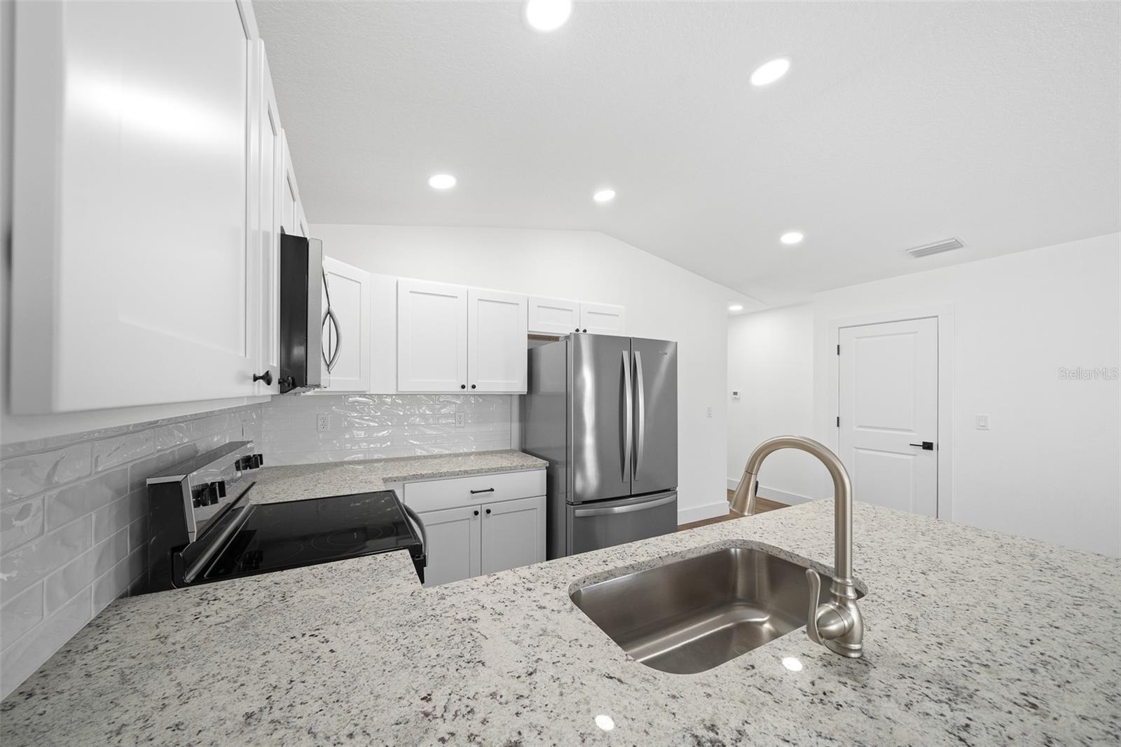 Image 8 of 24 For 3592 Arrowhead Avenue