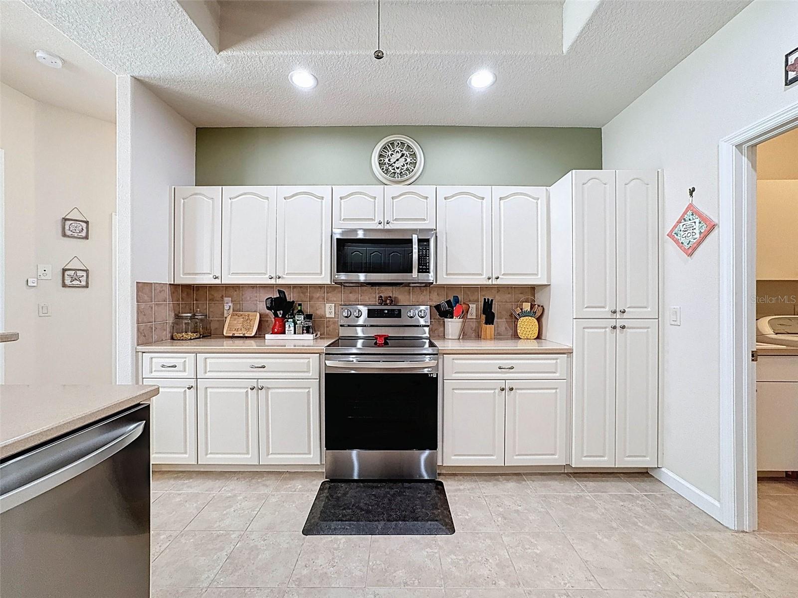 Image 36 of 65 For 184 Cypress Boulevard E