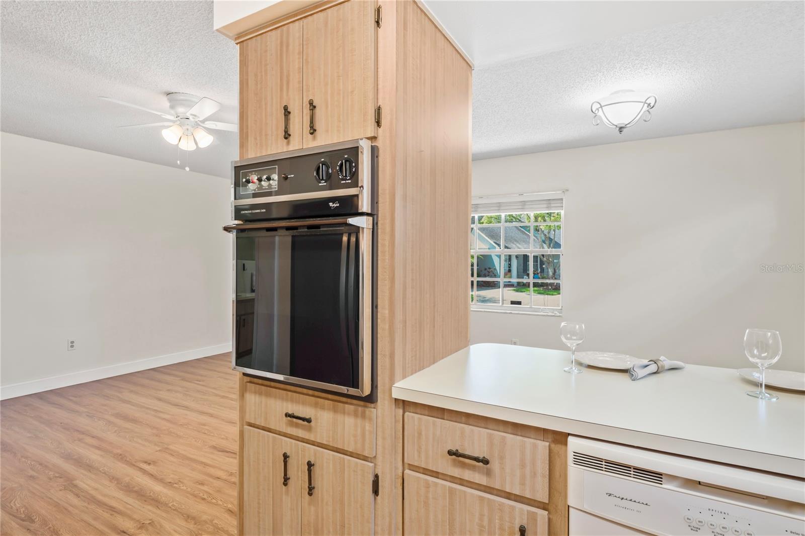 Listing photo id 18 for 6709 Devonshire Ln 10a