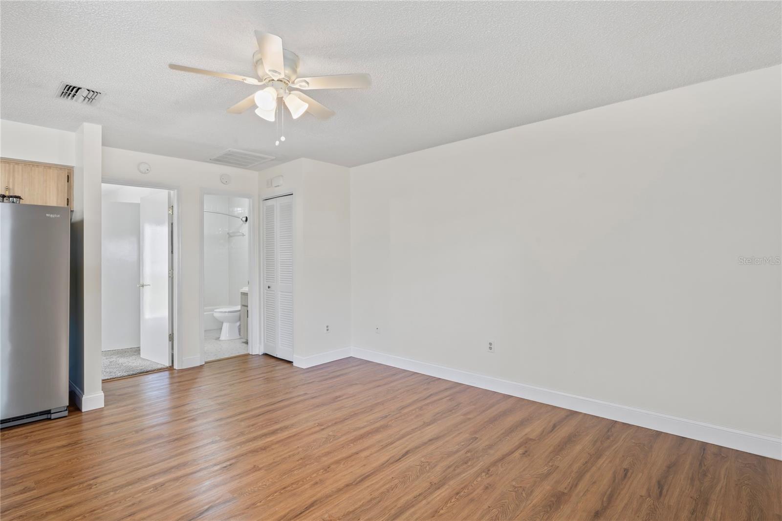 Listing photo id 19 for 6709 Devonshire Ln 10a