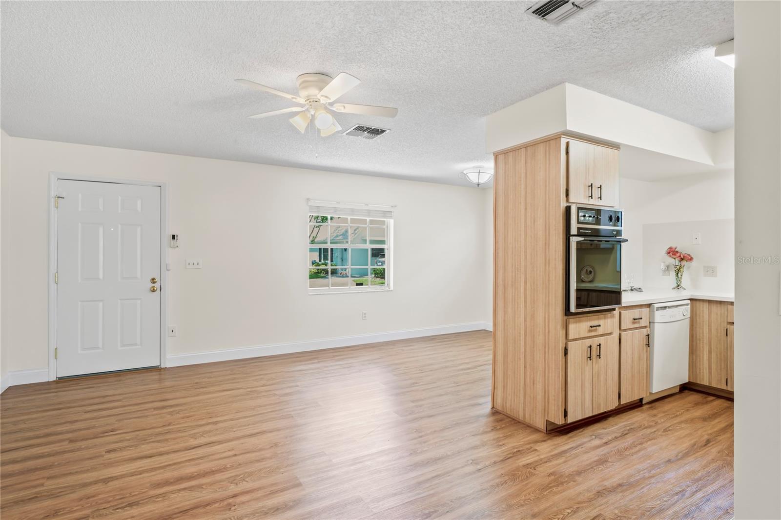 Listing photo id 20 for 6709 Devonshire Ln 10a