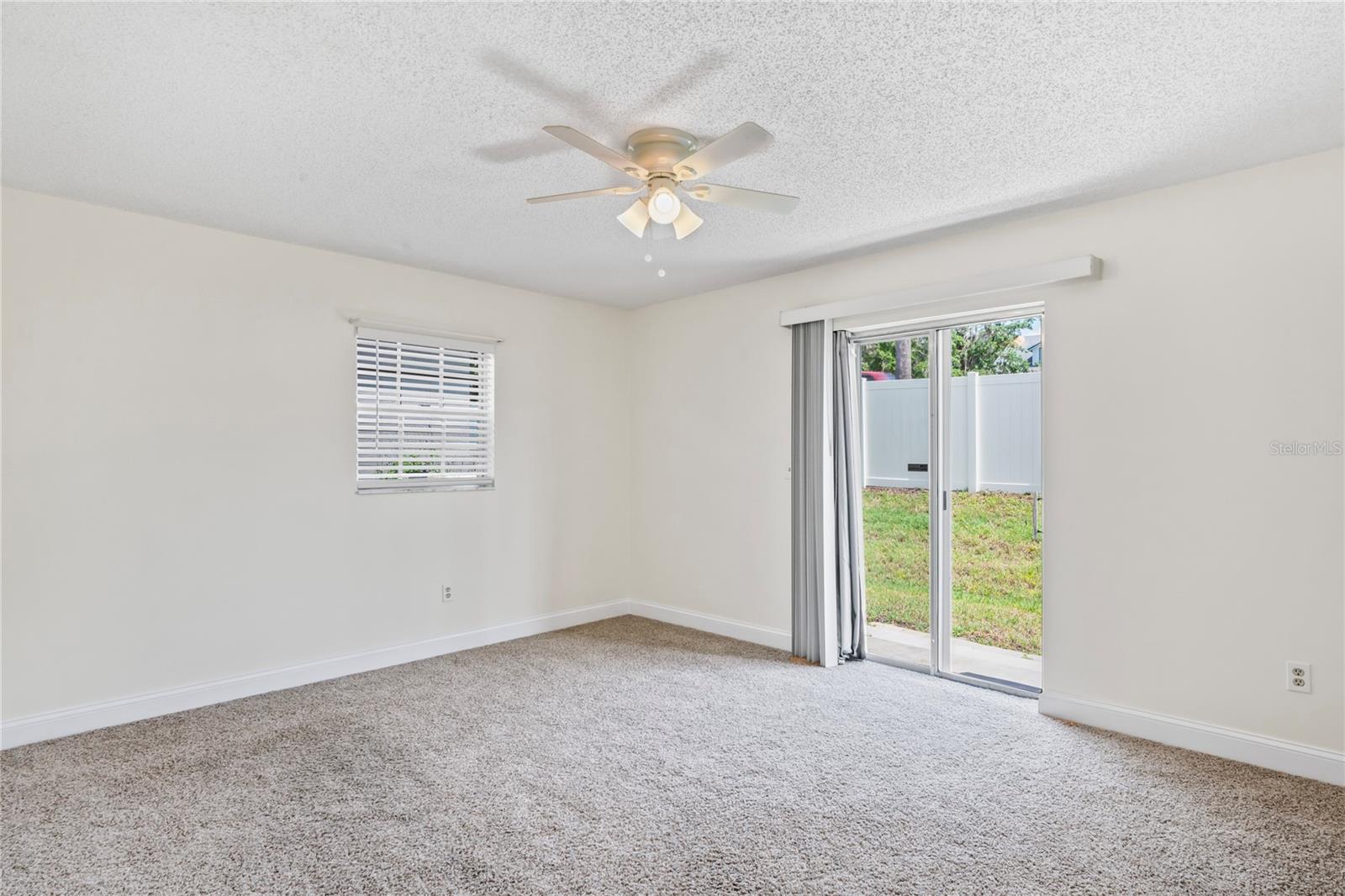 Listing photo id 21 for 6709 Devonshire Ln 10a
