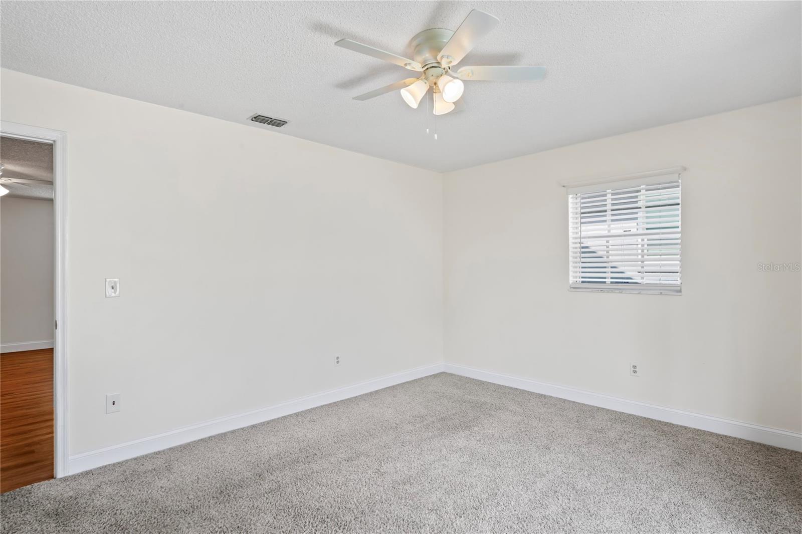 Listing photo id 22 for 6709 Devonshire Ln 10a