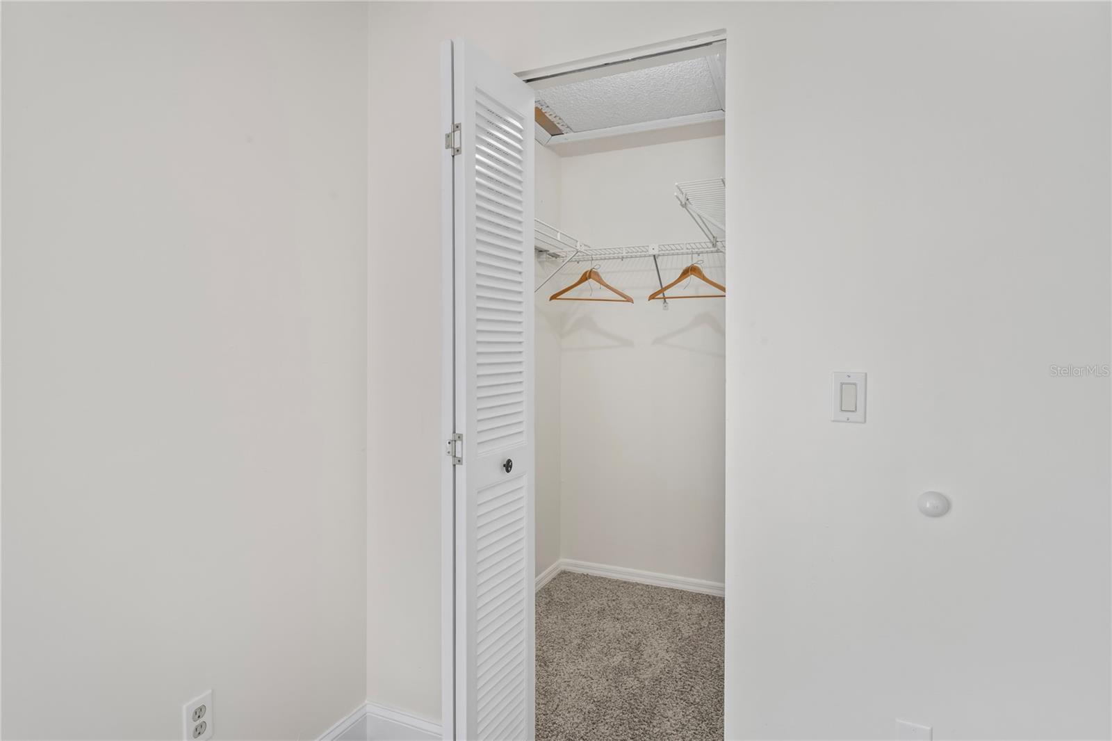 Listing photo id 24 for 6709 Devonshire Ln 10a