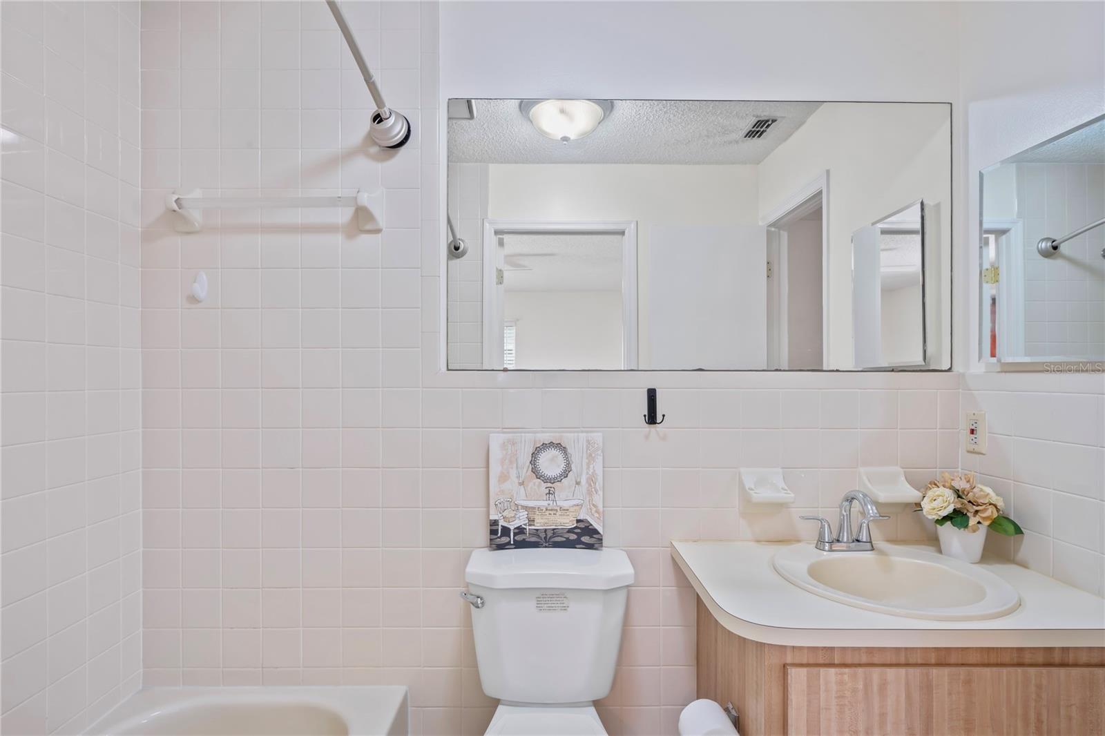 Listing photo id 25 for 6709 Devonshire Ln 10a