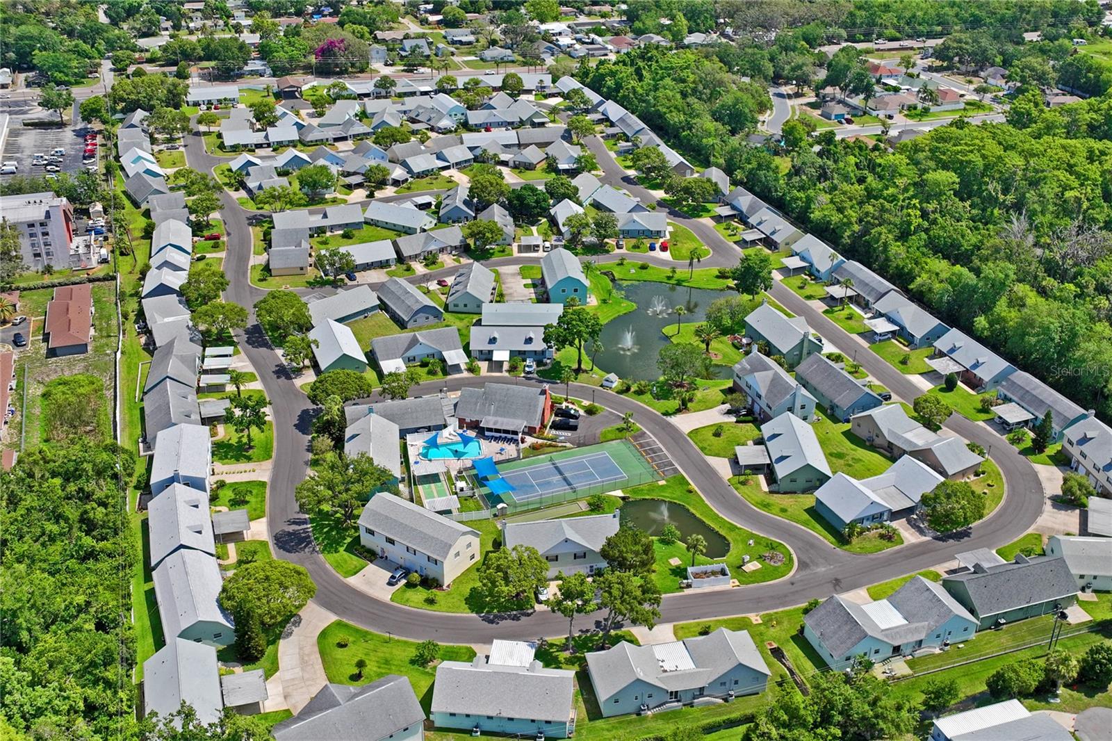 Listing photo id 35 for 6709 Devonshire Ln 10a