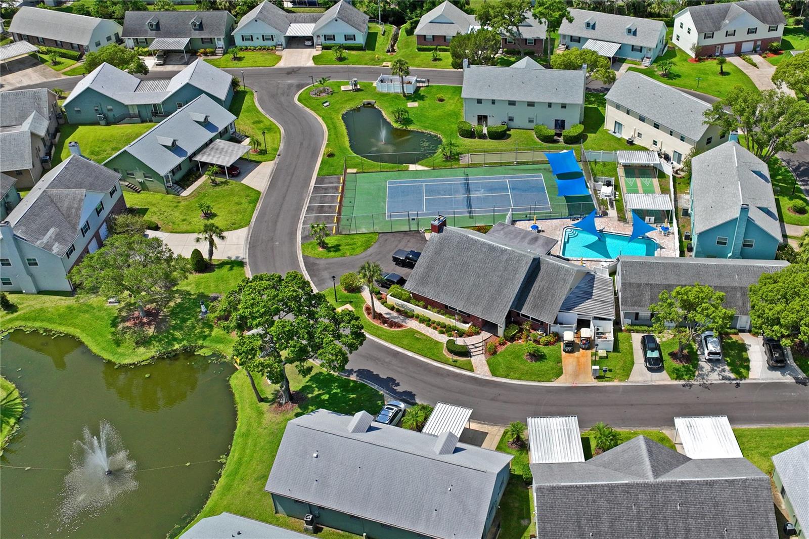 Listing photo id 37 for 6709 Devonshire Ln 10a