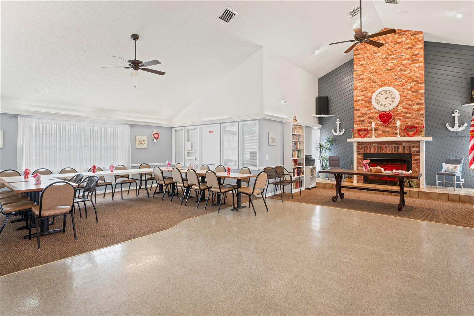Listing photo id 45 for 6709 Devonshire Ln 10a