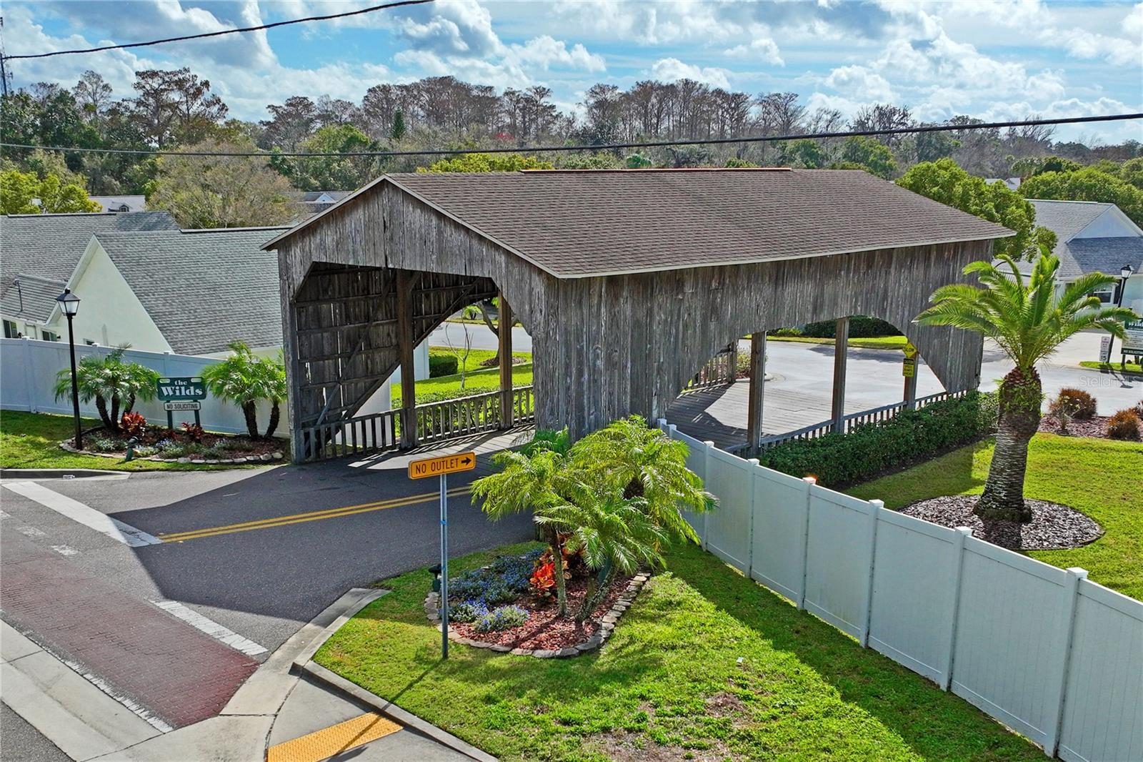 Listing photo id 54 for 6709 Devonshire Ln 10a
