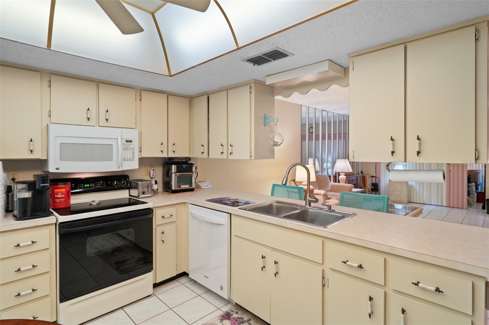 Image 11 of 32 For 12505 Dearborn Drive C