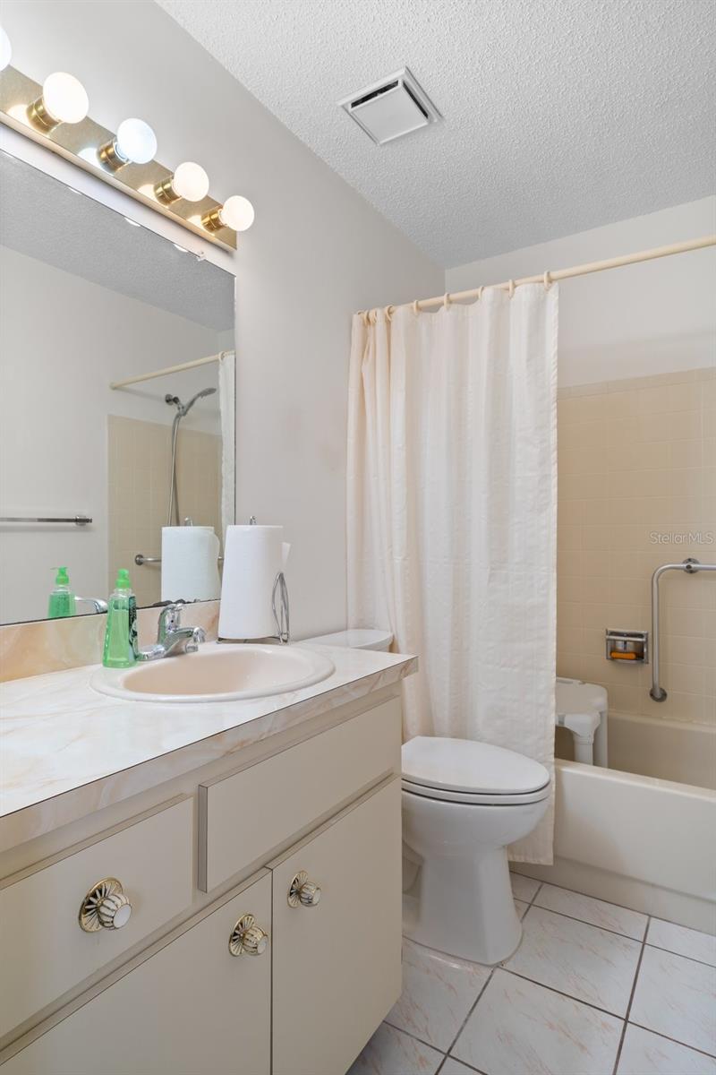 Image 20 of 32 For 12505 Dearborn Drive C
