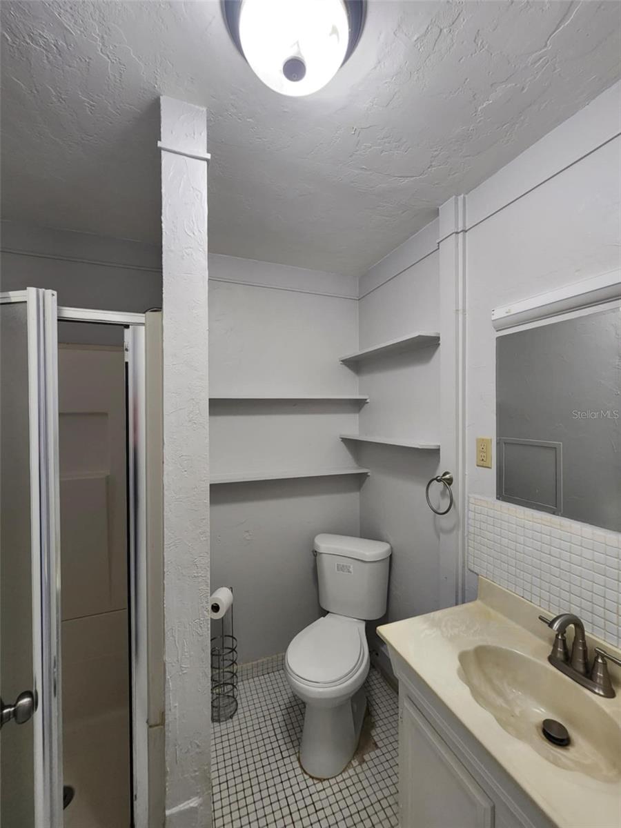 Listing photo id 8 for 6819 Treehaven Drive