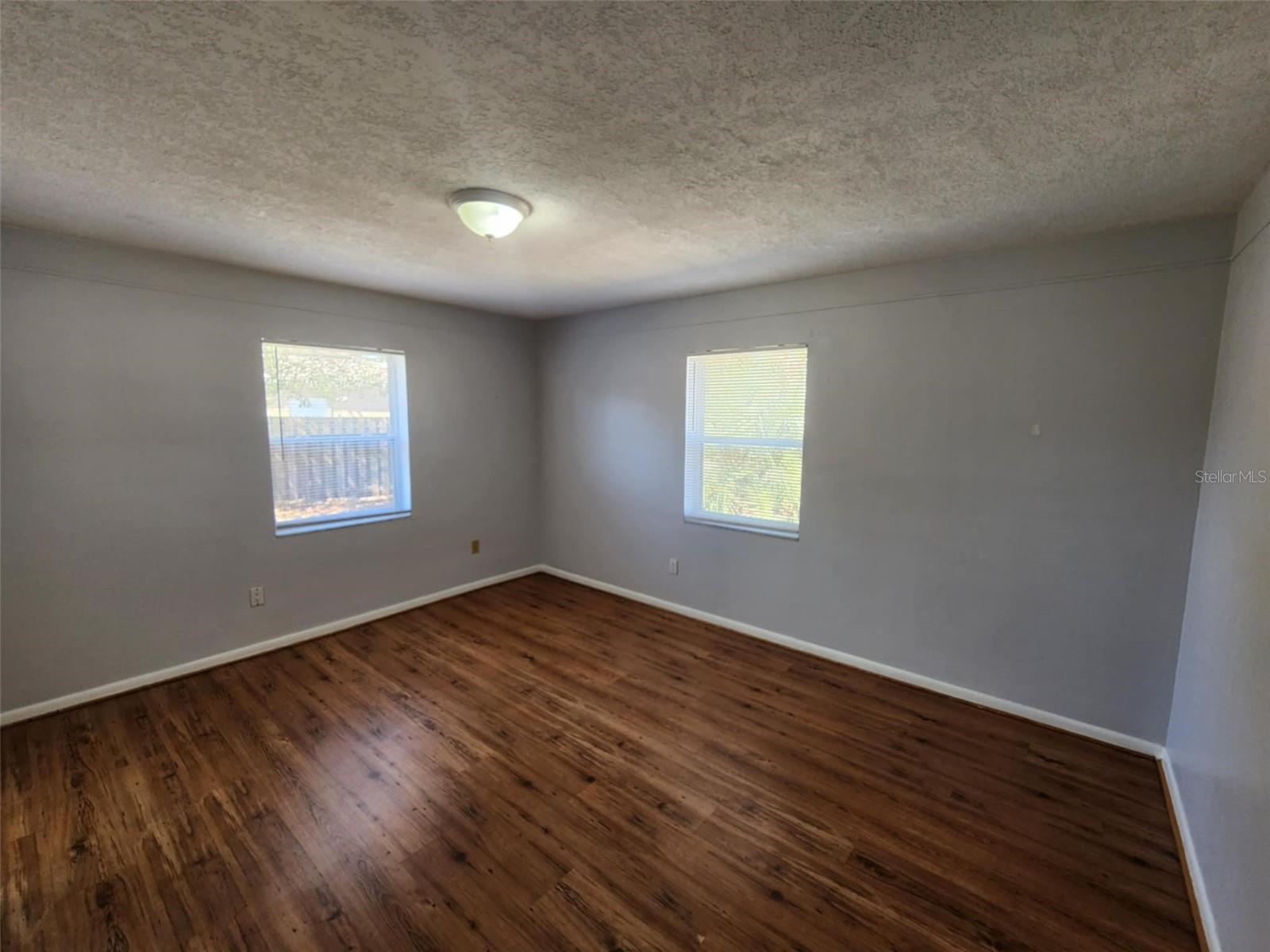 Listing photo id 10 for 6819 Treehaven Drive