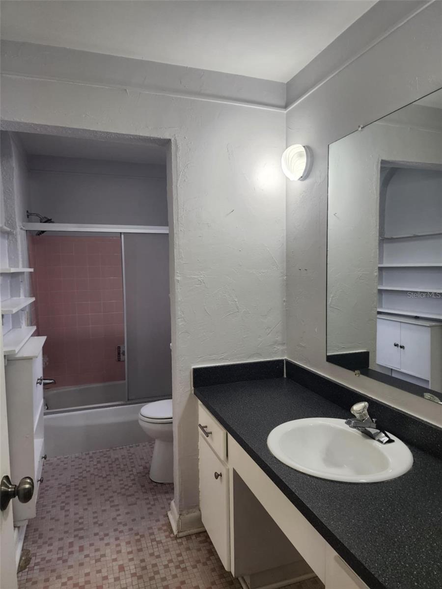 Listing photo id 11 for 6819 Treehaven Drive