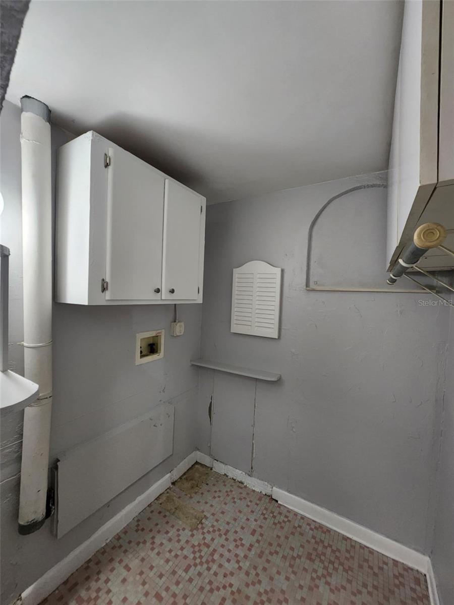 Listing photo id 14 for 6819 Treehaven Drive