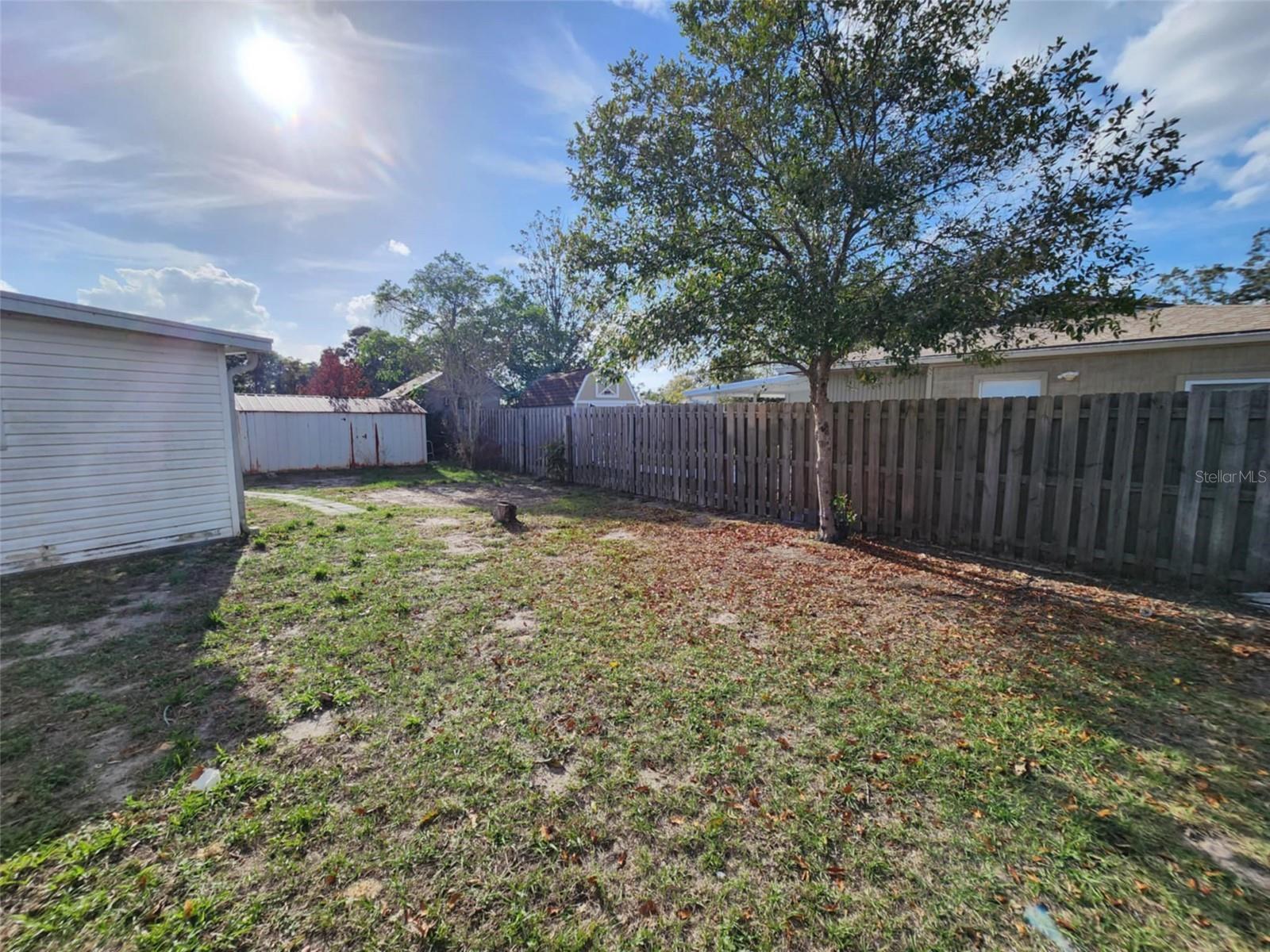 Listing photo id 17 for 6819 Treehaven Drive
