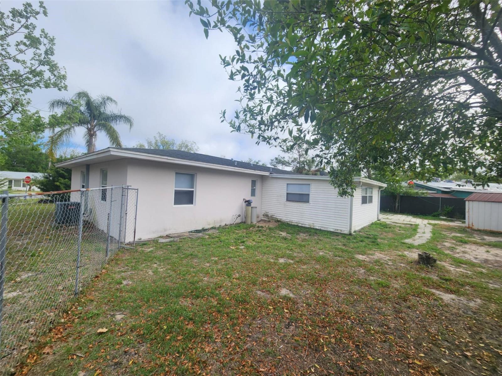 Listing photo id 18 for 6819 Treehaven Drive