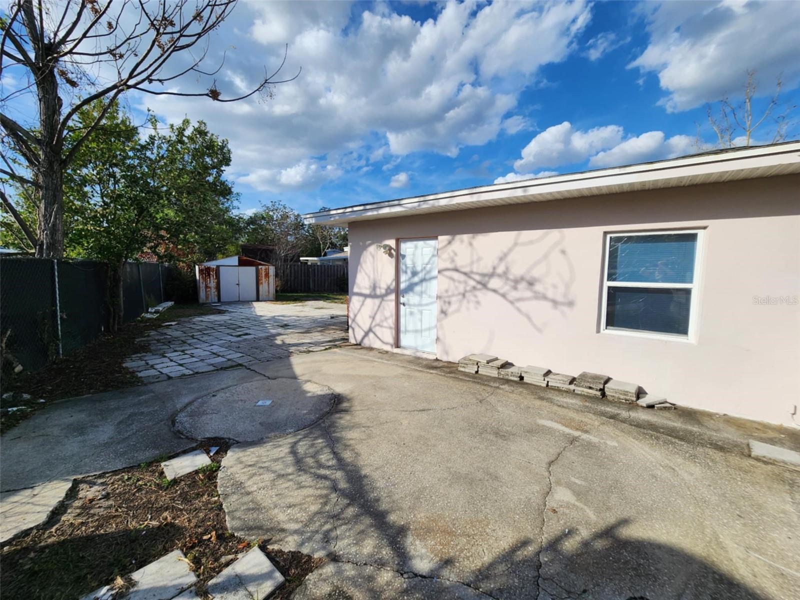 Listing photo id 19 for 6819 Treehaven Drive
