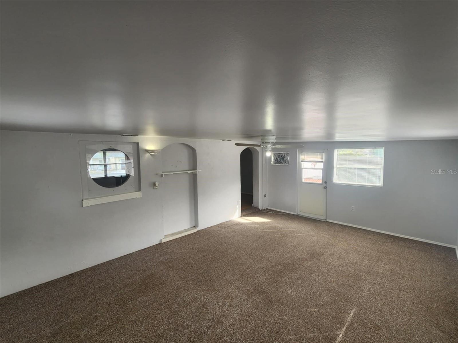 Listing photo id 5 for 6819 Treehaven Drive