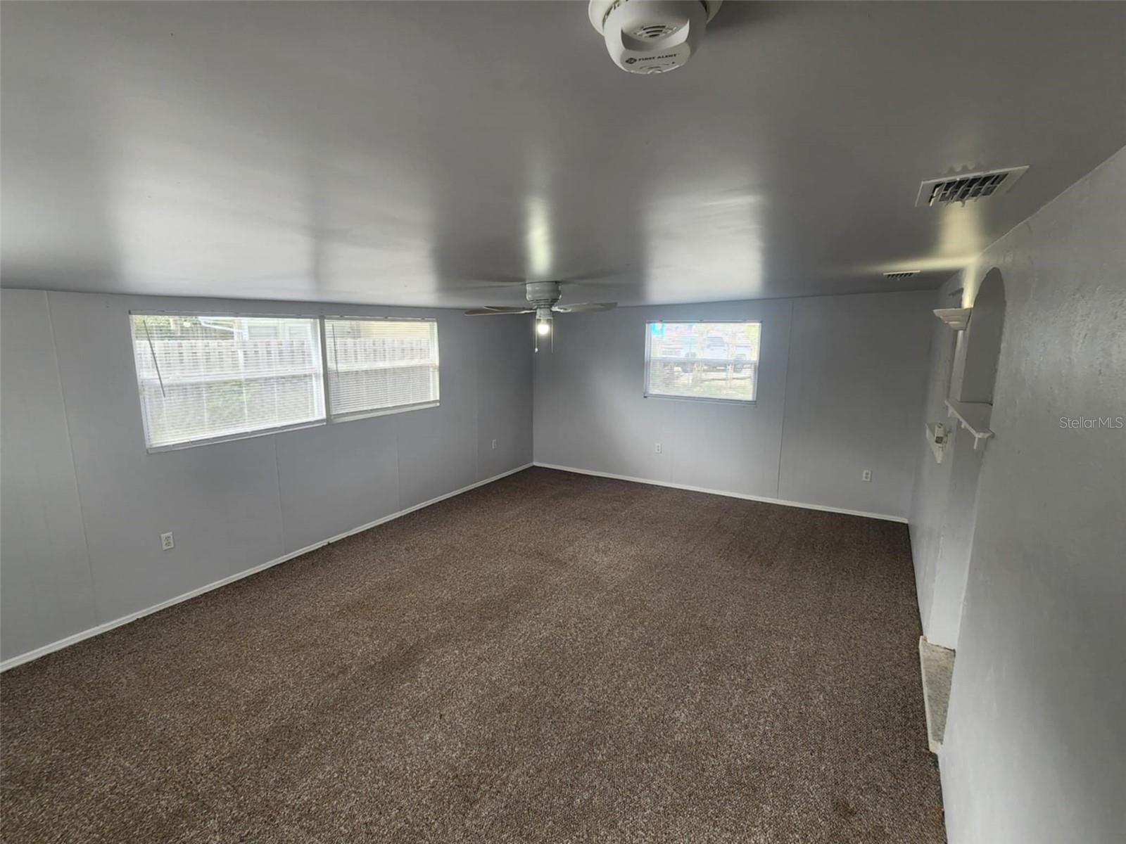 Listing photo id 6 for 6819 Treehaven Drive